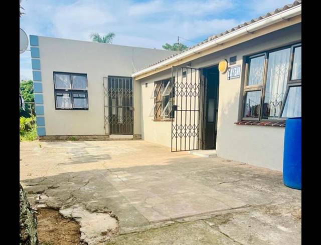 6 BEDROOM HOUSE FOR SALE IN UMLAZI A